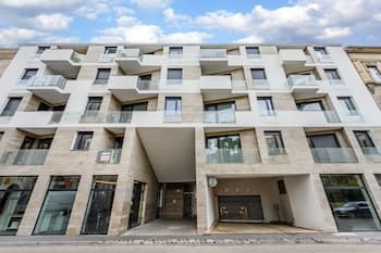 Elisabeth Downtown Apartments by UrbanRent