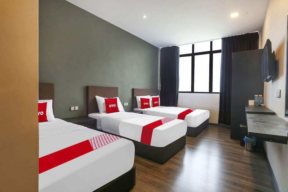 OYO 90474 Skycity Motel