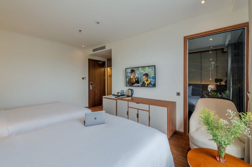 The Tahiti Beach Hotel