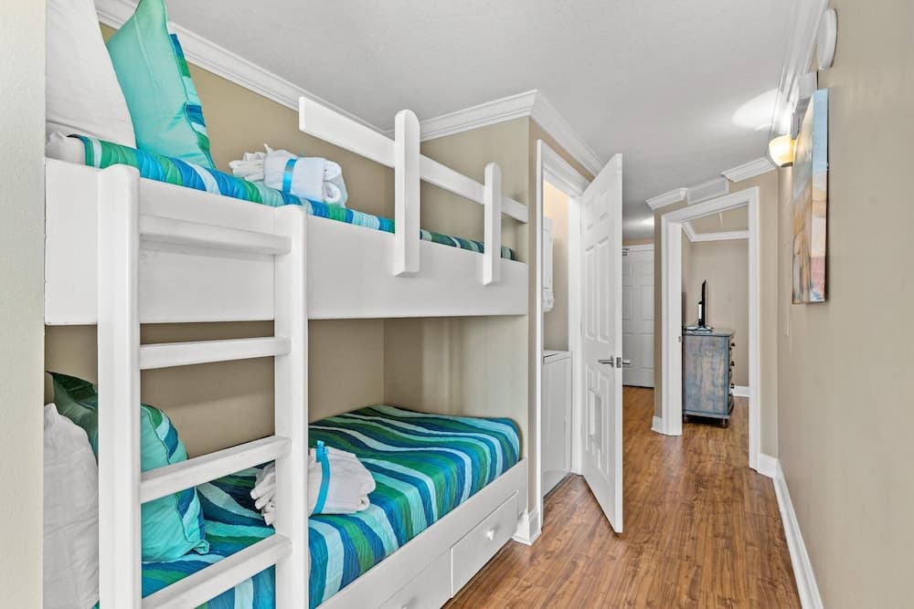 Right Across The Street From Pier Park! 2 Pools Overlooking Gulf!next To Pier