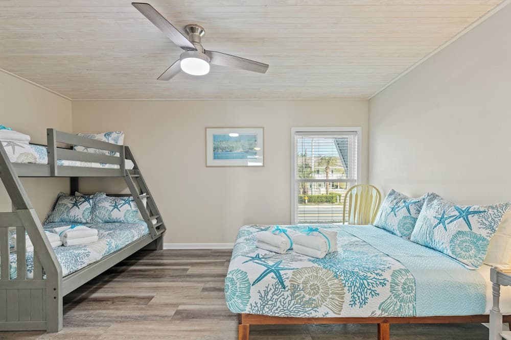 Put Some Vitamin Sea in Your Vacation! Gulf Front Town Home - Quiet West End