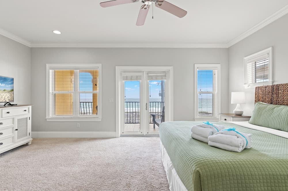 Walk To The Beach! 3 Story Home! 2 Balconies With Gulf Views!