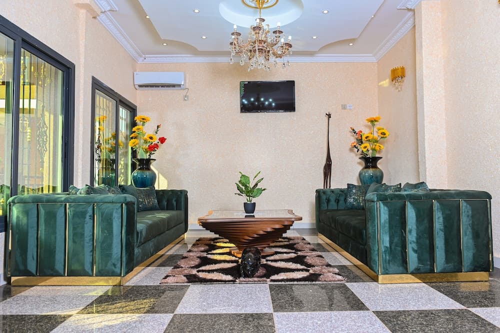 Welcome Garden's Hotel