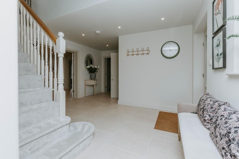 The Dragonfly - Central 2 Bedroom House