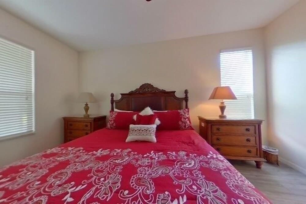 6 Bed 5.5 Bath Mins Away From Disney In Gated Comm 6 Bedroom Villa by Redawning