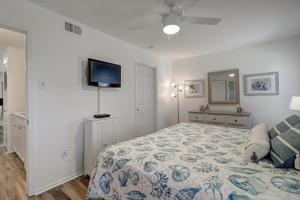 Sweet Escape 1 Bedroom Condo by Redawning