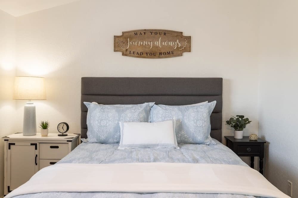 Scottsdale Valley Vista 4 Bedroom Home by Redawning