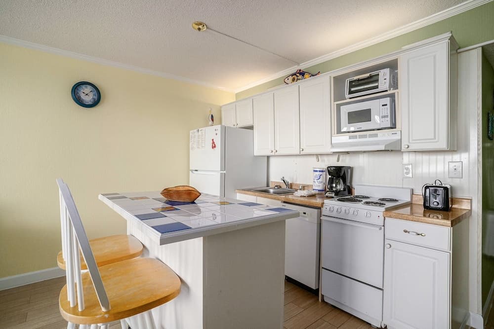 0710 Waters Edge Resort 1 Bedroom Condo by RedAwning