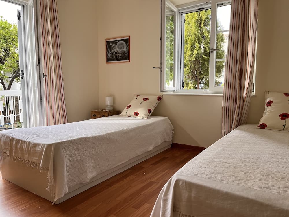 The Elegant Summer House