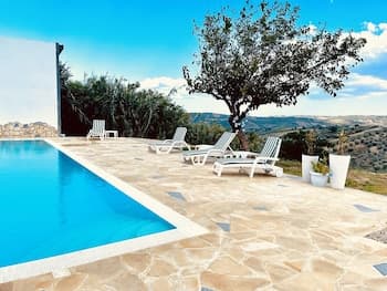 Amazing 2-bed Apartment in Paglieta for 6 People