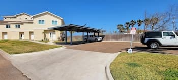 Bungalow Tarvana #2 3 Bedroom Home by RedAwning