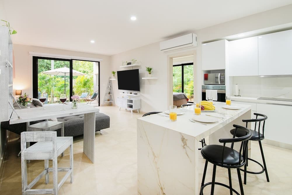 Private Garden Condo by Concierge4u