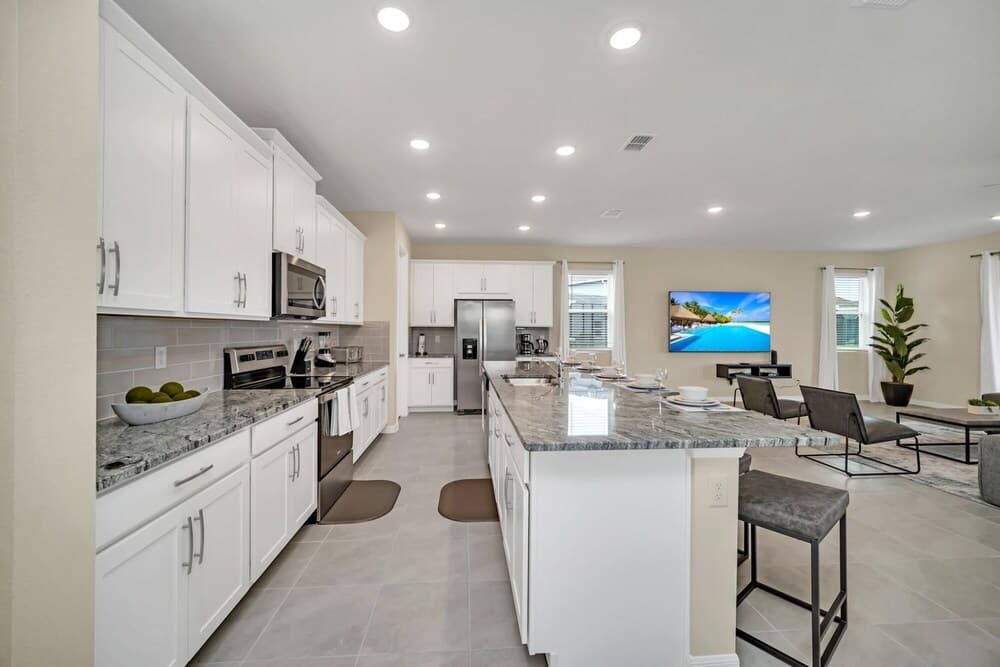 Family Resort - 9BR - Sleeps 19 - Private Pool Hot Tub Games Room and BBQ