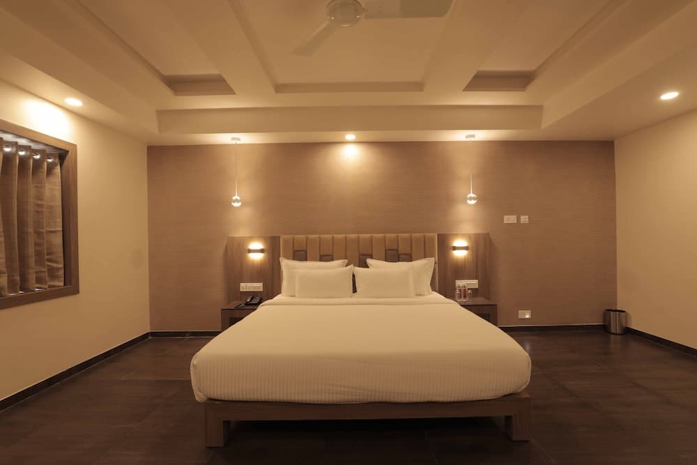 Pride Biznotel Gir Sasan