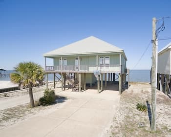 Tramarlis - Bright And Airy Bayfront Home. Enjoy Unobstructed Views And Amazing Fishing! 5 Bedroom Home by Redawning