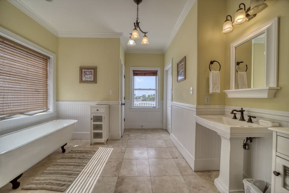 Purple Parrot - You Will Be Amazed At The Panoramic Island Views From The Third Floor Crows Nest! 4 Bedroom Home by RedAwning