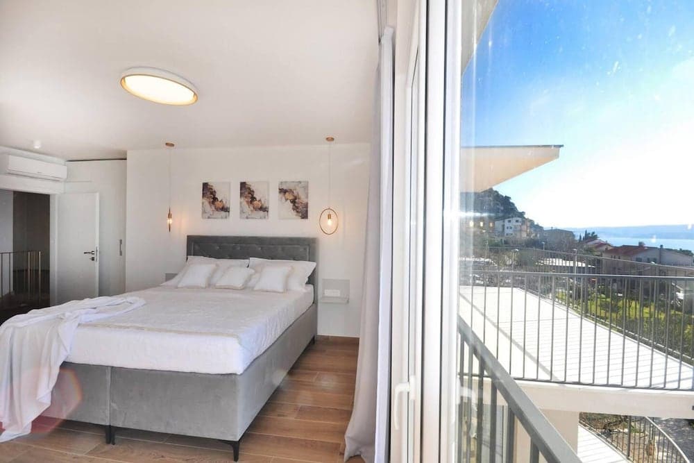 Villa Iva With sea View and Pool