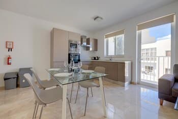 Modern 2BR Apartment in Central St Julian s