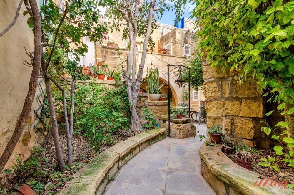 Studio w Courtyard in a Traditional Country Home