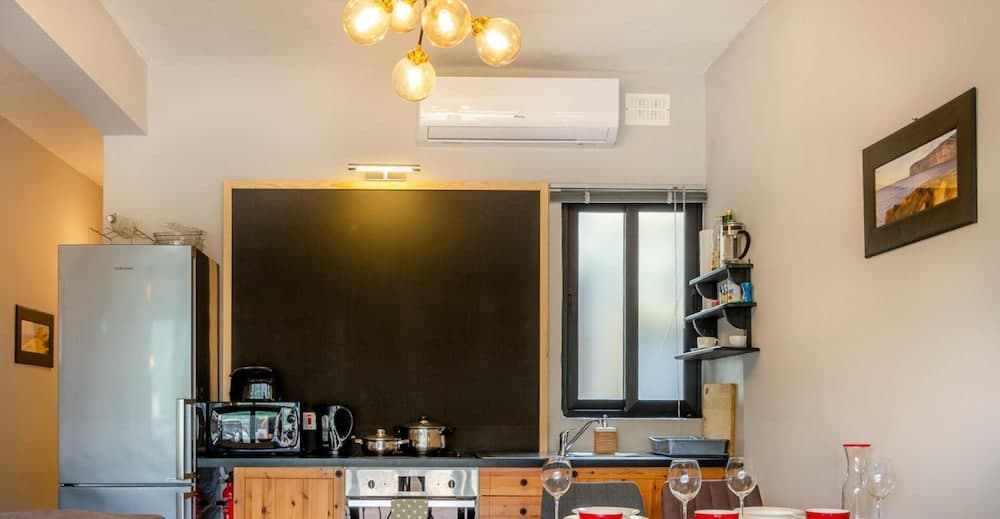 Sea and Cliff Views in a Modern Apt w Terrace