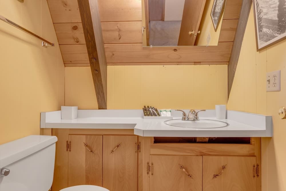 Vacation Home 216 3 Bedroom Home by RedAwning