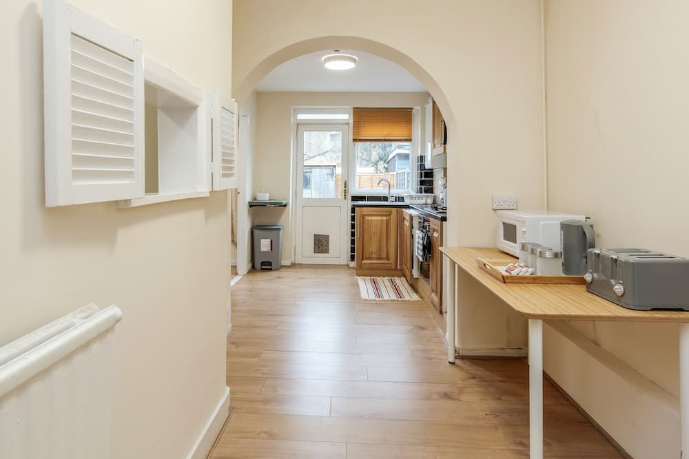 2-bed House - Sleeps 7 & Free Parking