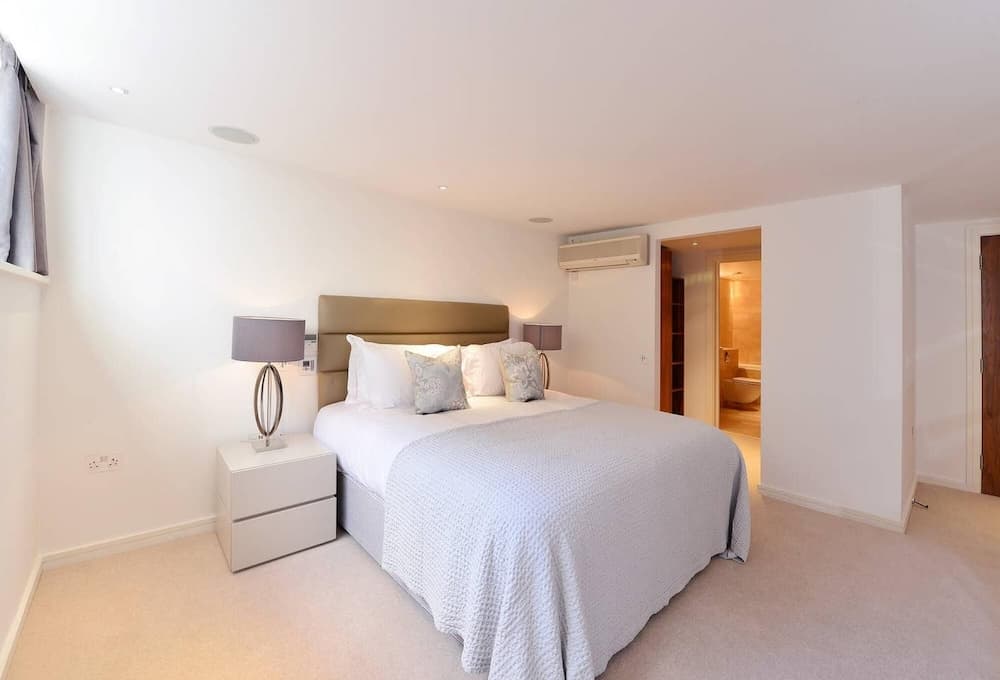 Modern 2 Bed Flat in the Heart of Kensington