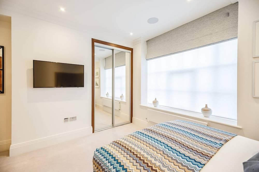 2 Bed Apartment 1st Floor- Gated Riverside Luxury