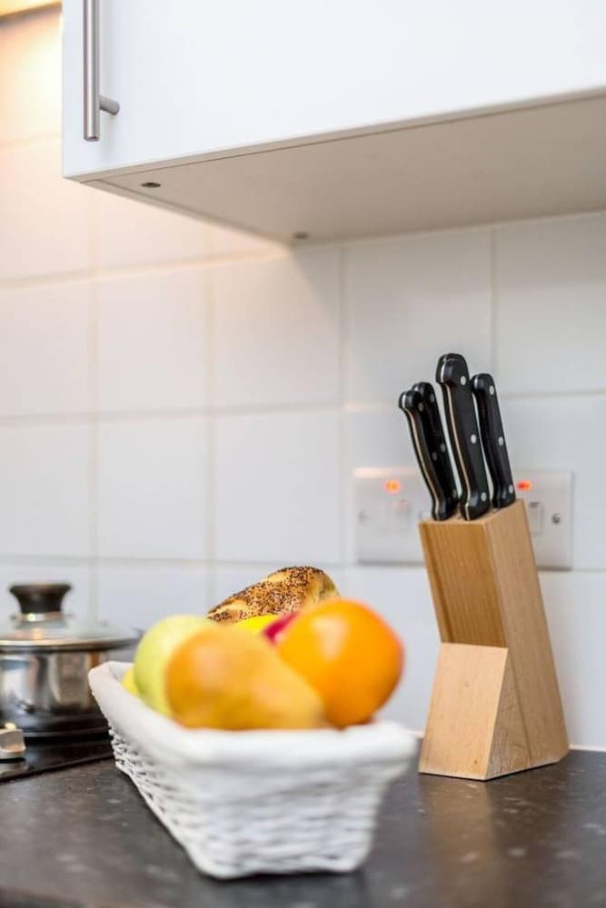 Bright Two Bedroom Apartment in Chelsea 43