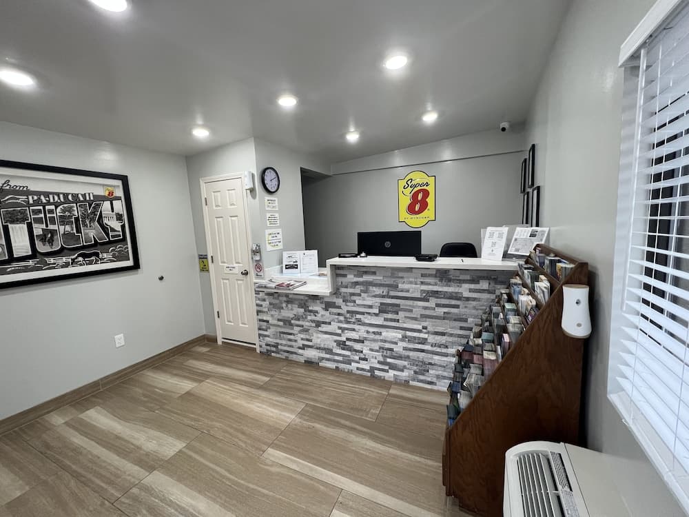 Super 8 by Wyndham Paducah I-24 Exit 4