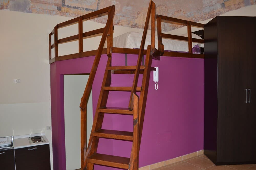 Furnished Studio Flat in Residence