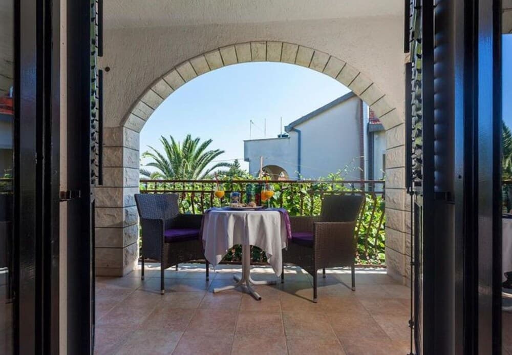 Delightful Apartment With Balcony and Sea View