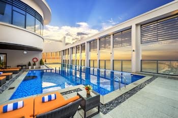 Brand New 2bdr Suite Rooftop Pool