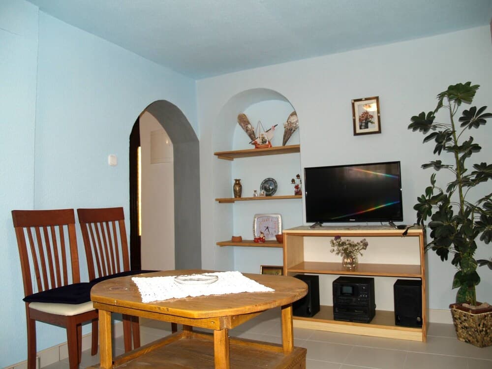 One Bedroom Apartment Alma, Sleeps 4