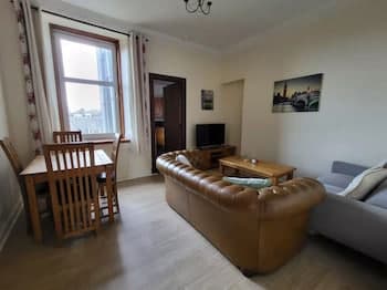 Central Location, Free Parking, Enhanced Cleaning