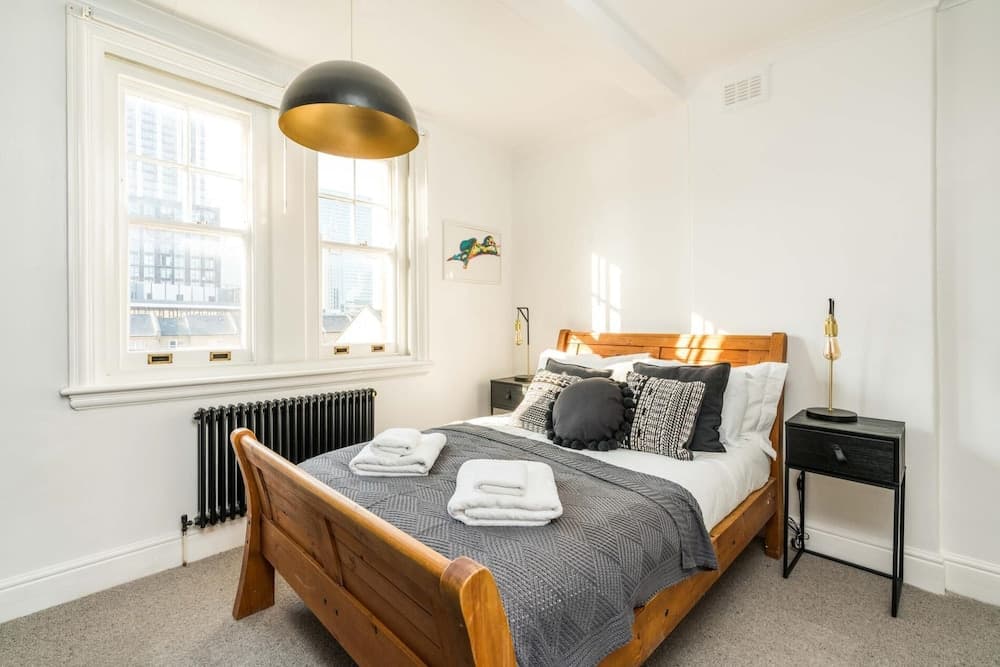 Stunning 3BD Riverside Flat Communal Roof Terrace