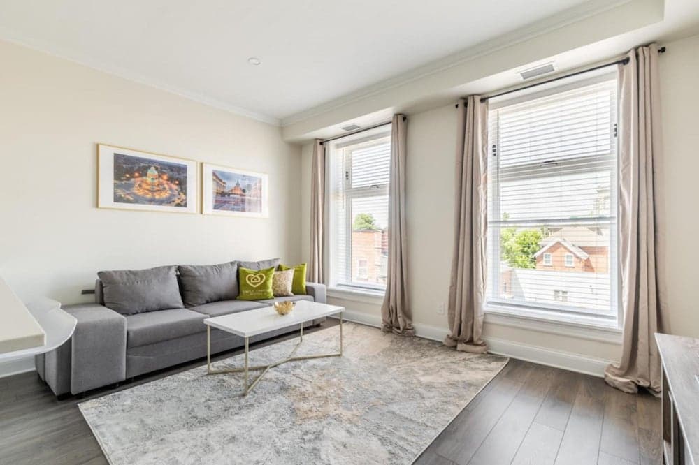 Iconic Rideau 1Bd Unit Balcony Free Parking 1