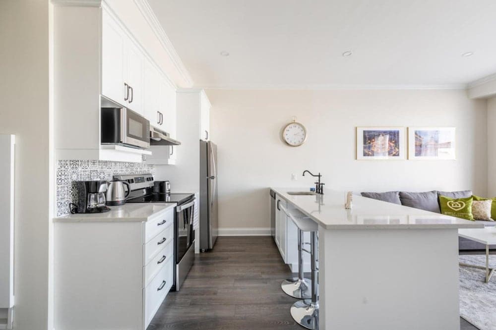 Iconic Rideau 1Bd Unit Balcony Free Parking 1