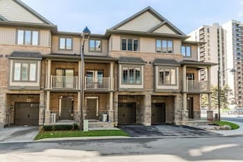 3BR 2 5BA Townhome 1 min to the Beach BBQ Parking