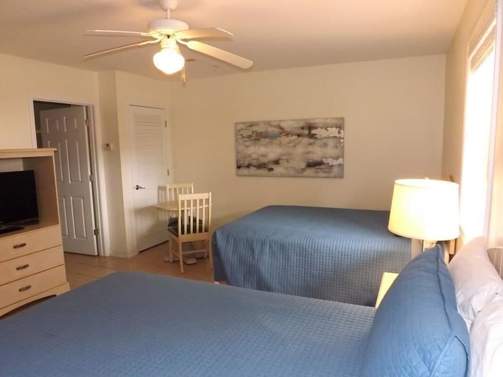 2302 2 Bedroom Villa by RedAwning