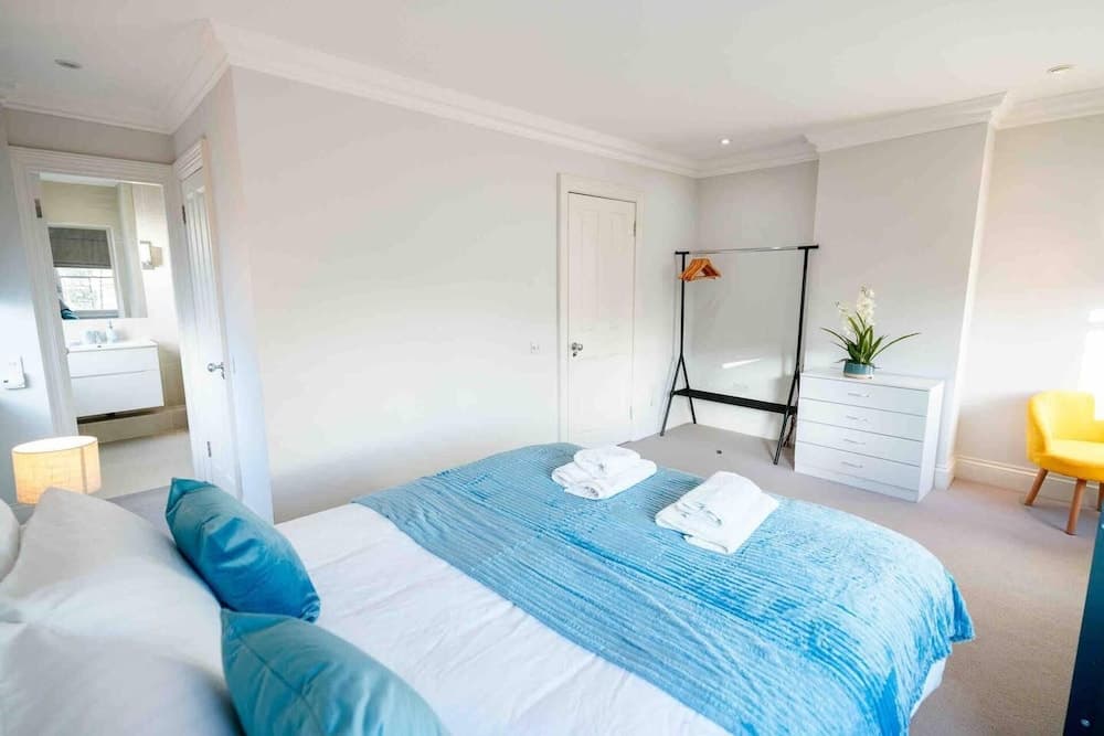 Spacious & Modern 3brs House in Central London