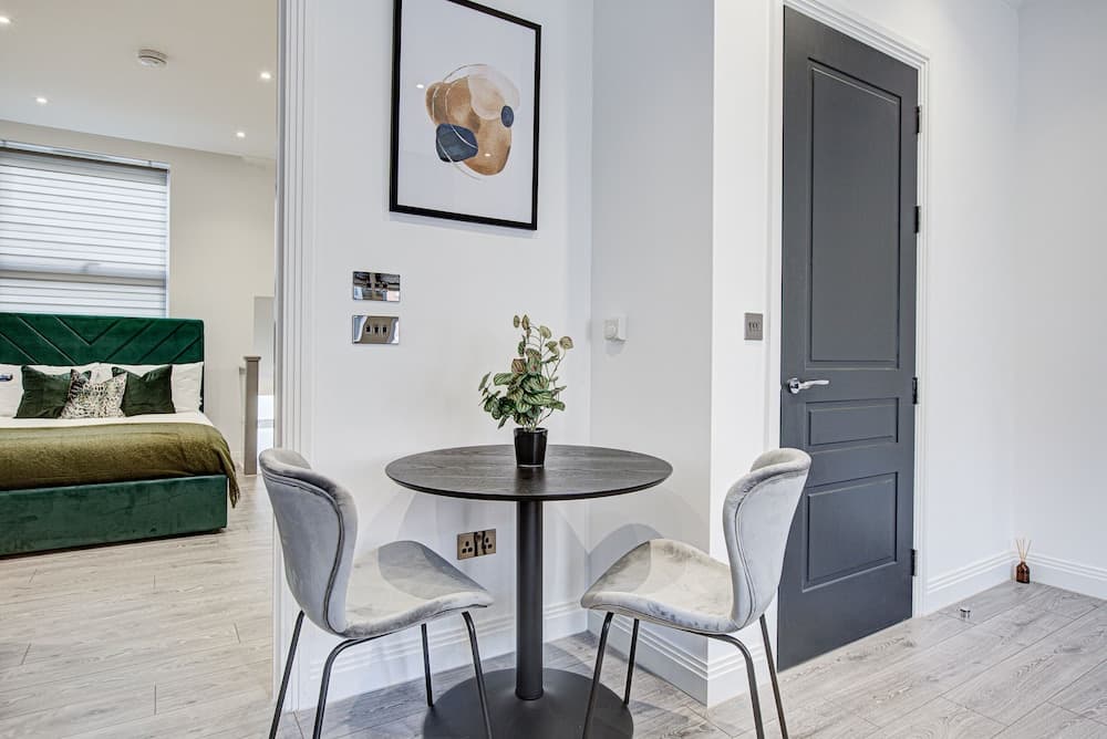 Premium 1 Bed Serviced Apartment in Greater London