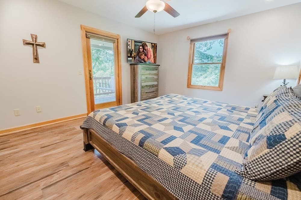 Cove Mountain Rest 3 Bedroom Home by RedAwning