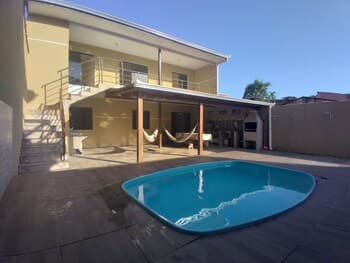 Sobrado com piscina em Caiobá
