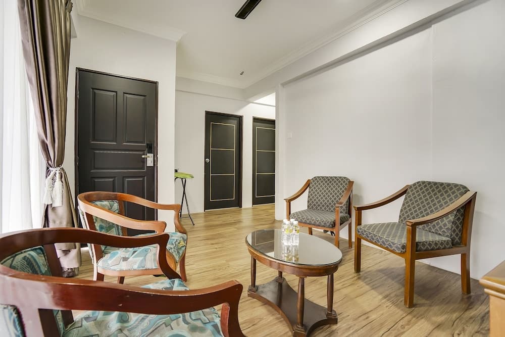 Capital O 90490 Zaques Hotel