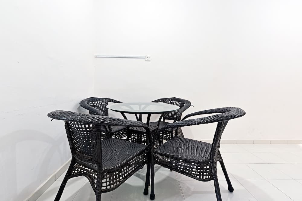 OYO 90493 JL Homestay