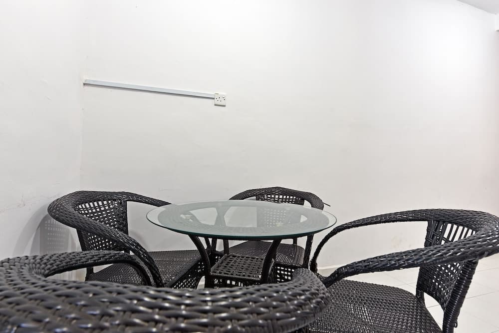 OYO 90493 JL Homestay