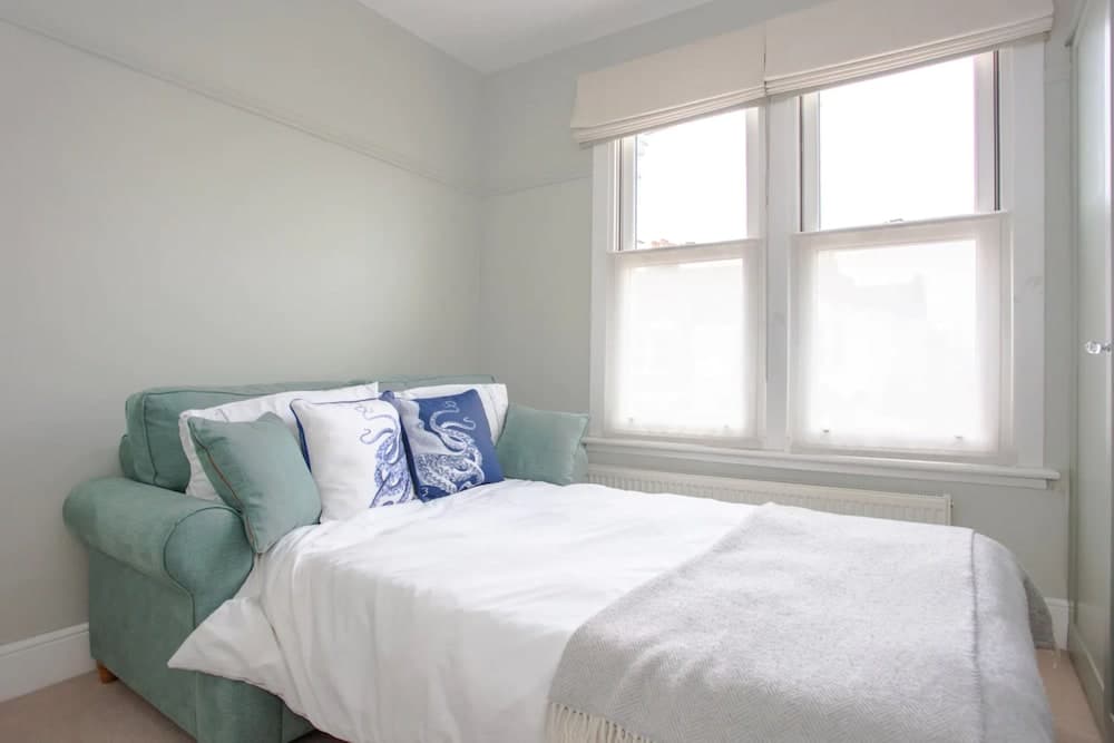 Bright2 Bedroom Apartment With Roof Terrace in Wimbledon