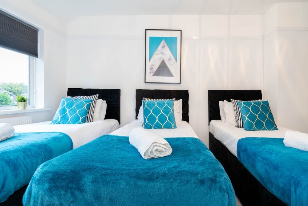 Stylish Three Bedroom House With Garden in Birmingham Suburb