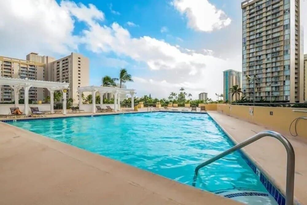 Hawaiian Monarch 2703a Condo by Redawning